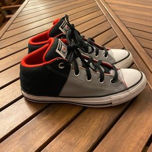 Converse mid top shoes